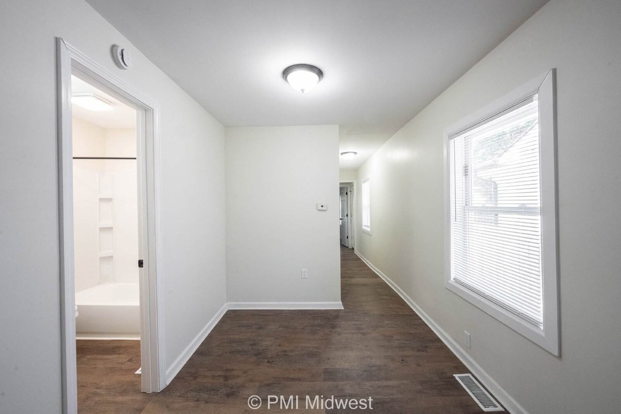 514 N Chester Ave - Photo 7 of 24