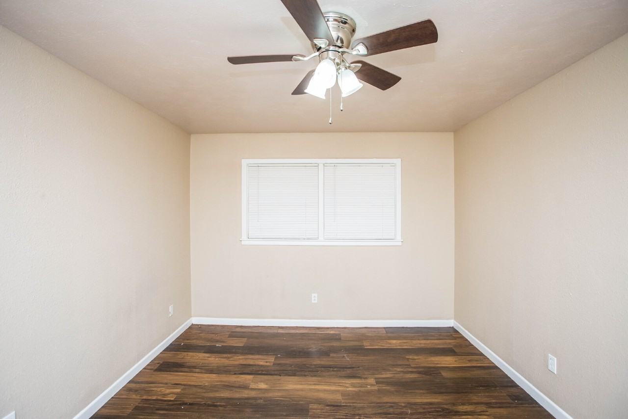 2811 43rd St #10 - Photo 3 of 33