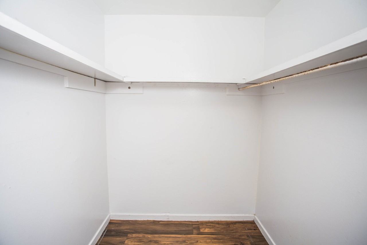 2811 43rd St #10 - Photo 4 of 33