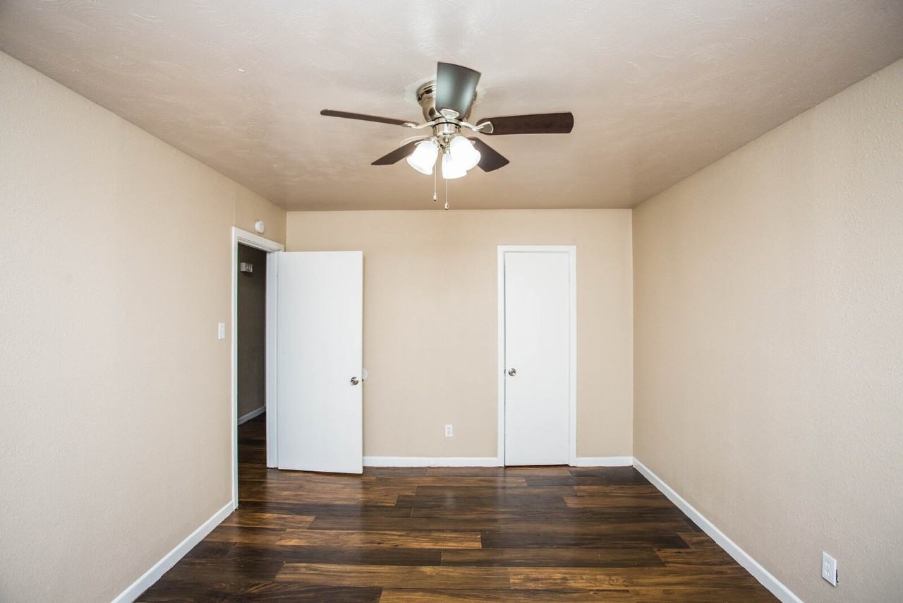 2811 43rd St #10 - Photo 5 of 33