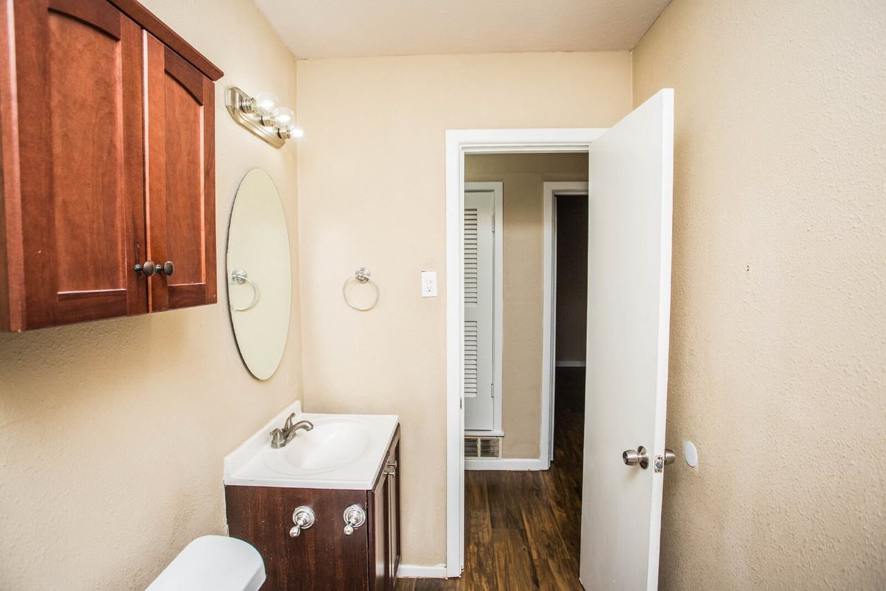 2811 43rd St #10 - Photo 7 of 33