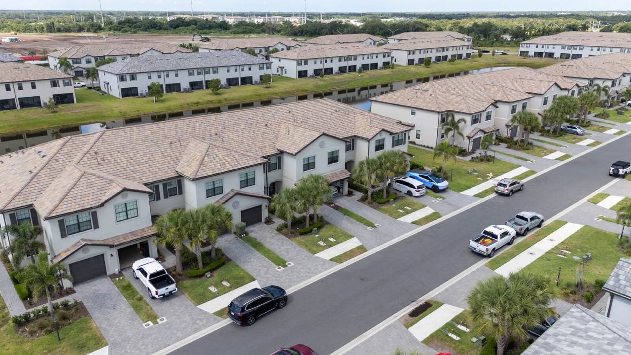 15218 Sunny Day Dr - Photo 7 of 50