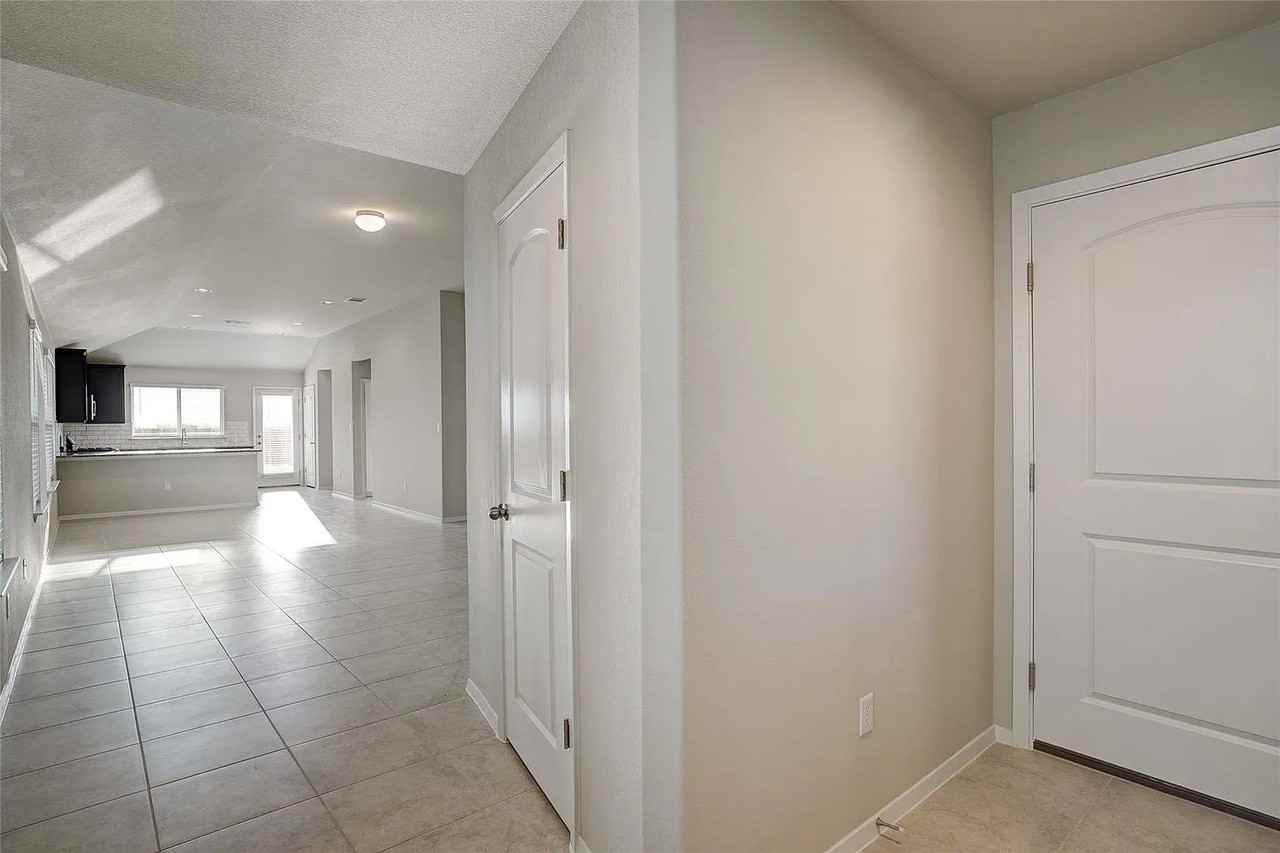 171 White Dunes Dr - Photo 3 of 32