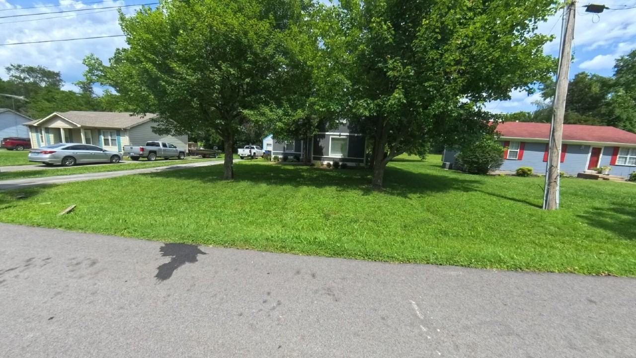 504 Willow Ln - Photo 3 of 23