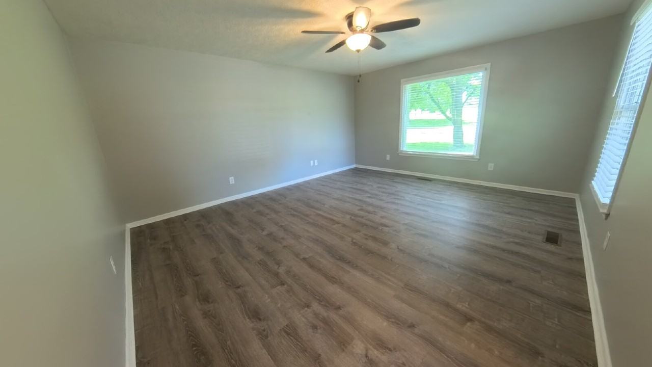 504 Willow Ln - Photo 6 of 23