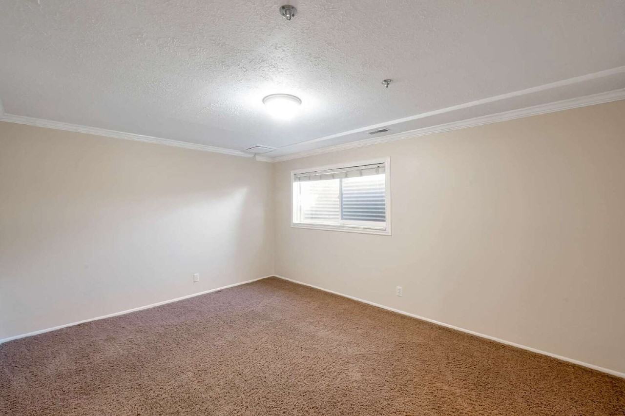 8754 S 620 E - Photo 7 of 15