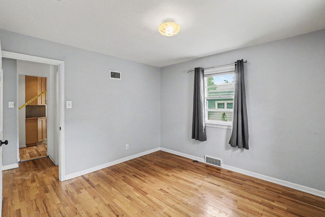 1515 3rd Ave - Photo 3 of 10