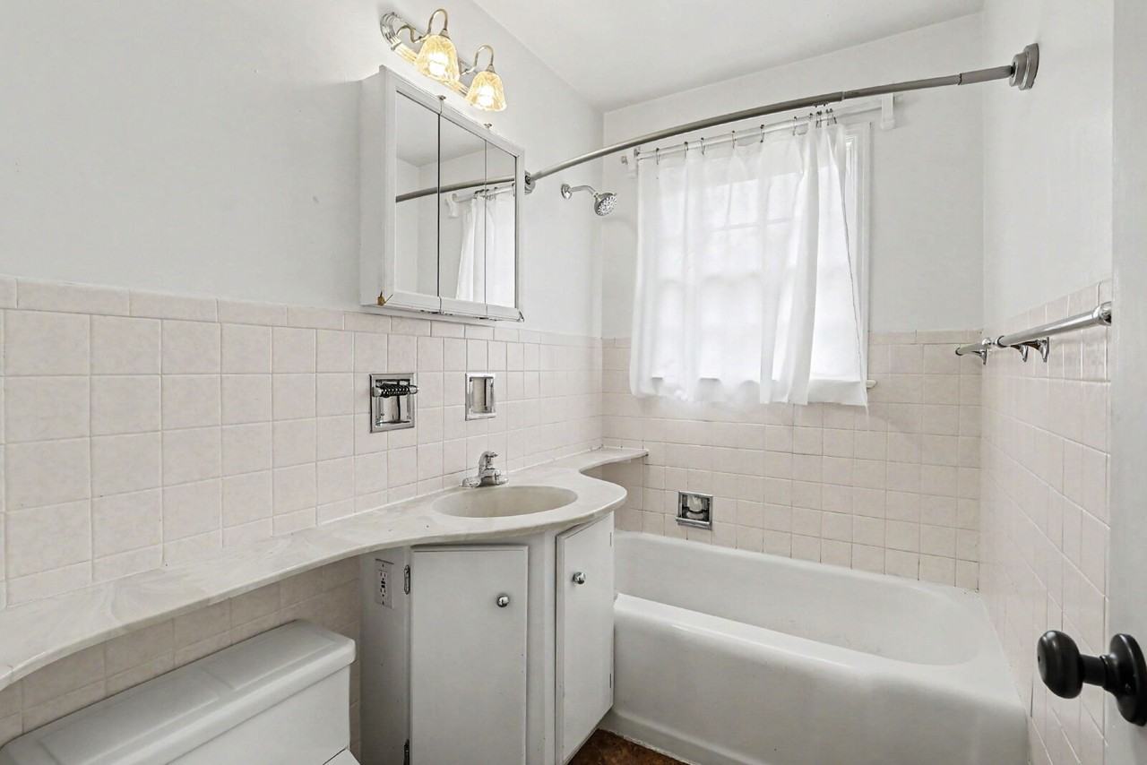 1515 3rd Ave - Photo 4 of 10