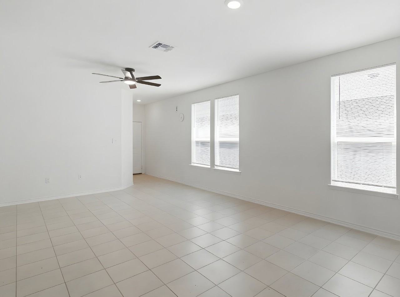 4731 Plaza Ctr - Photo 4 of 20