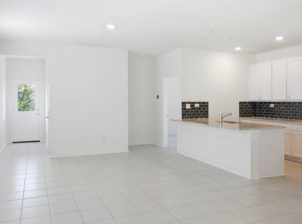 4731 Plaza Ctr - Photo 5 of 20