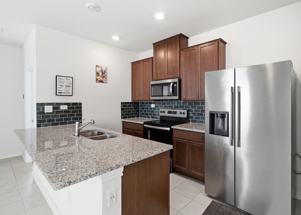 4731 Plaza Ctr - Photo 6 of 20