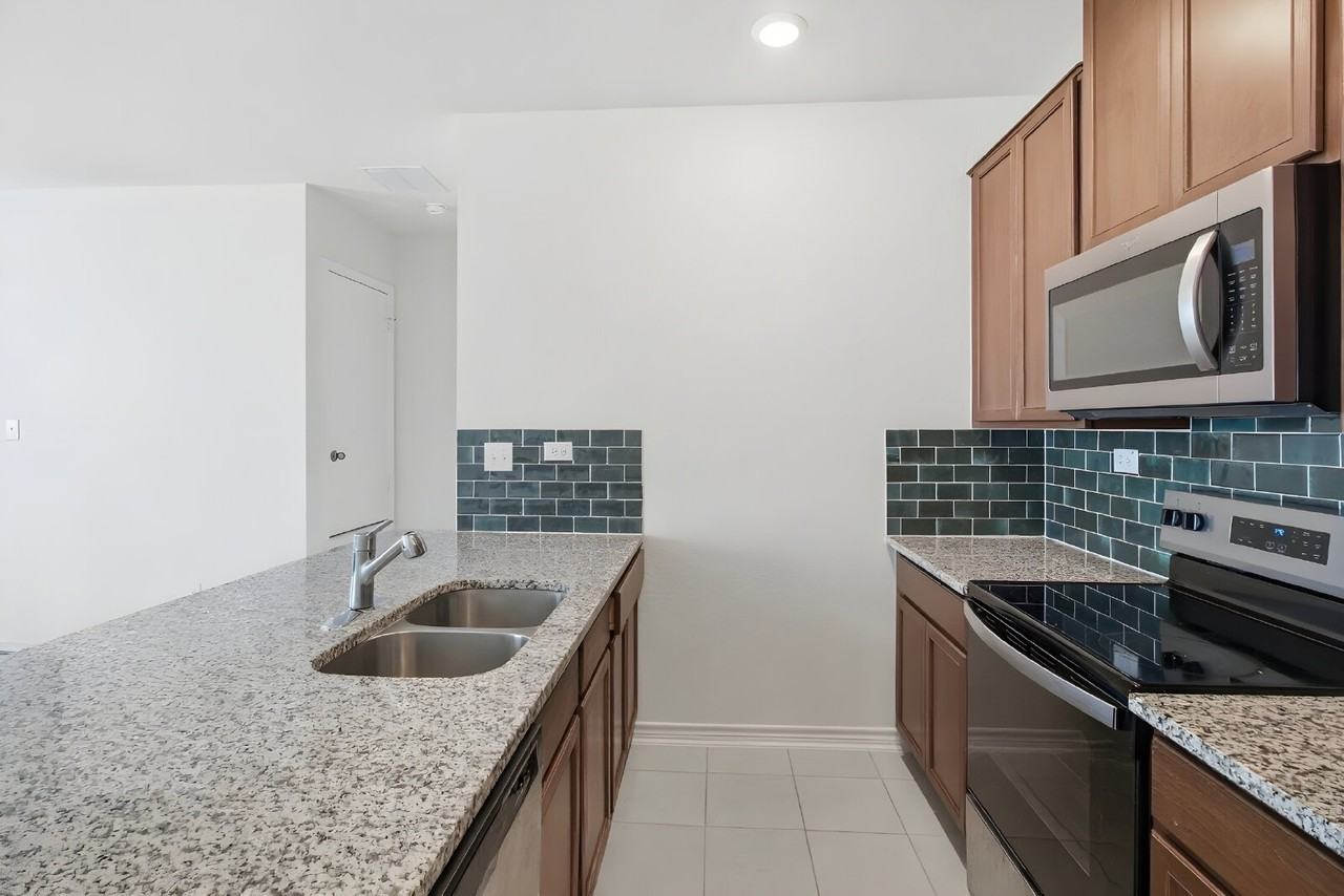 4731 Plaza Ctr - Photo 7 of 20