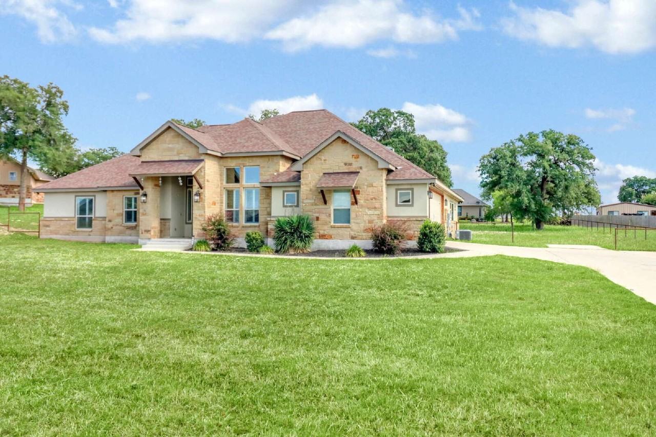 380 Abrego Lake Dr - Photo 2 of 38