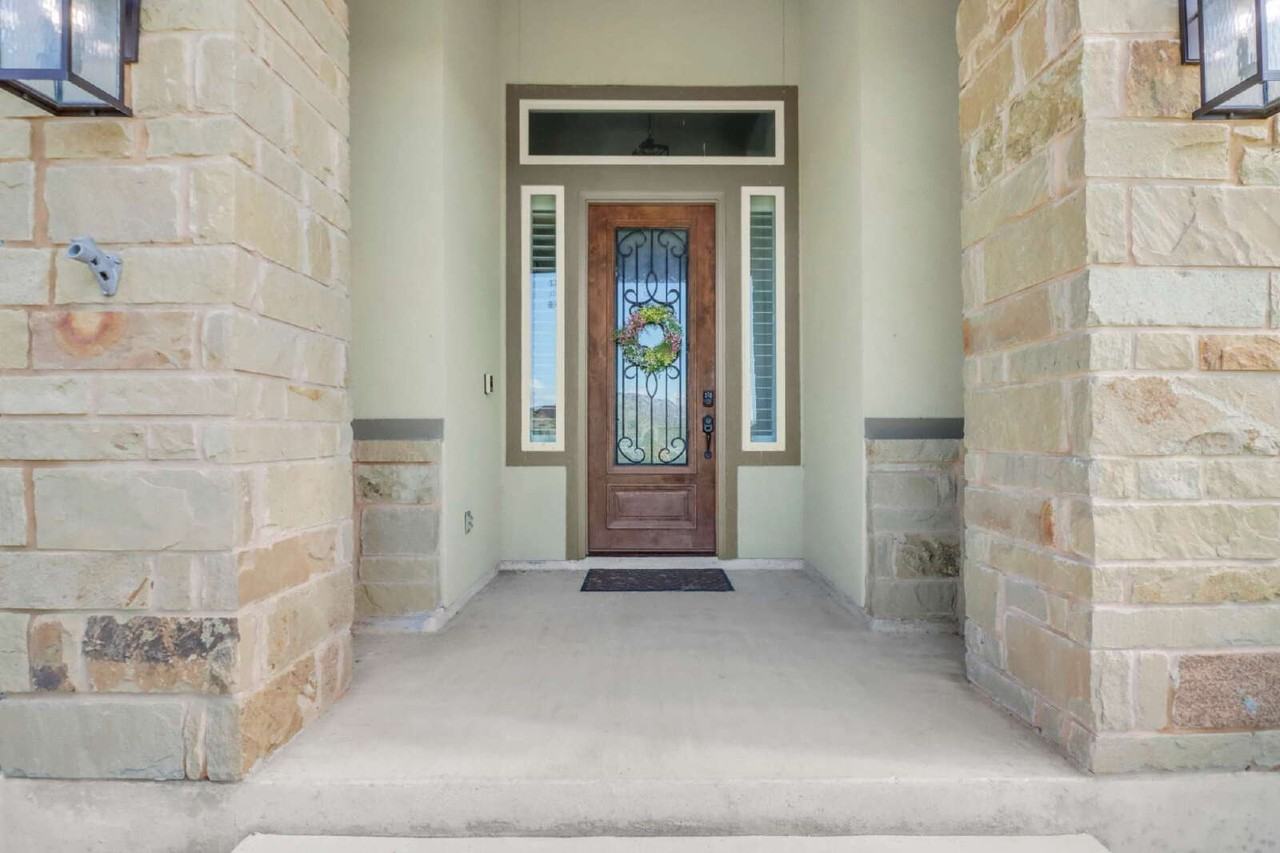 380 Abrego Lake Dr - Photo 3 of 38
