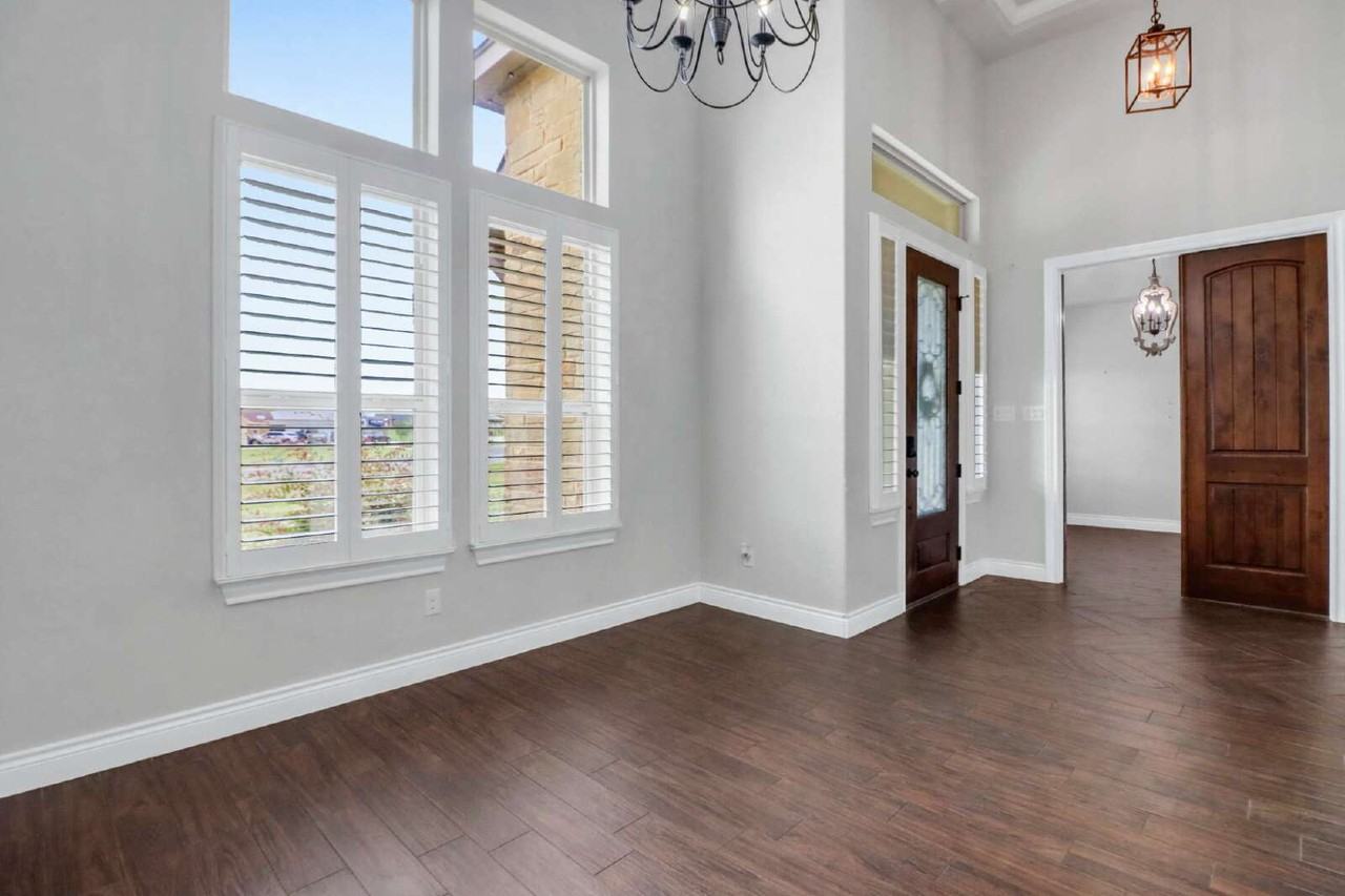 380 Abrego Lake Dr - Photo 4 of 38