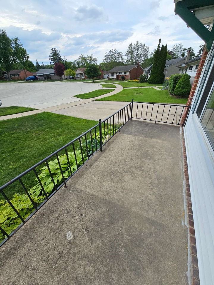 31400 Lyons Cir W - Photo 2 of 39