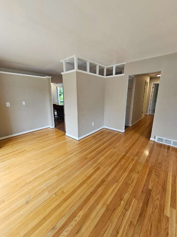 31400 Lyons Cir W - Photo 4 of 39