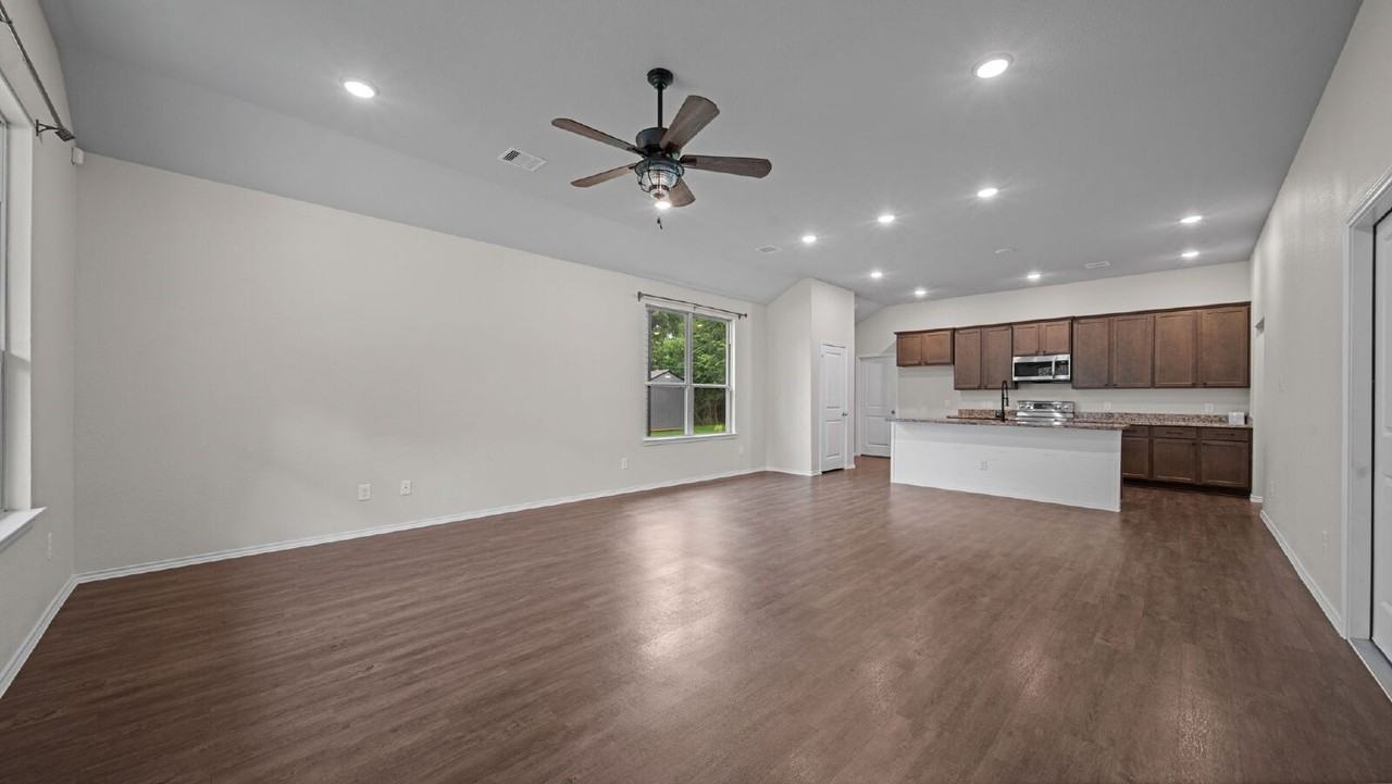 709 Little River Dr - Photo 3 of 18