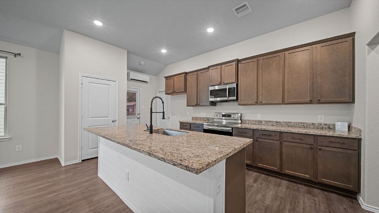 709 Little River Dr - Photo 4 of 18