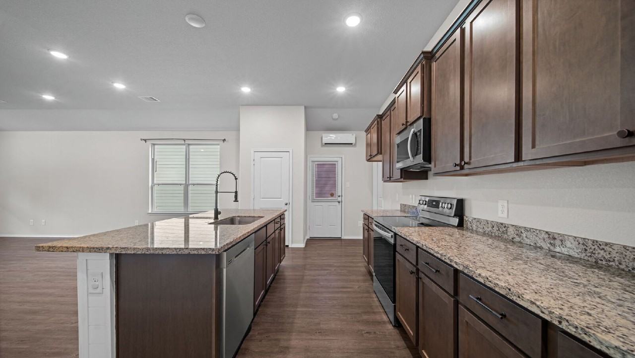 709 Little River Dr - Photo 5 of 18