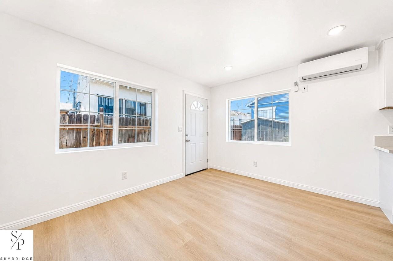 1428 W 59th St - Photo 3 of 20