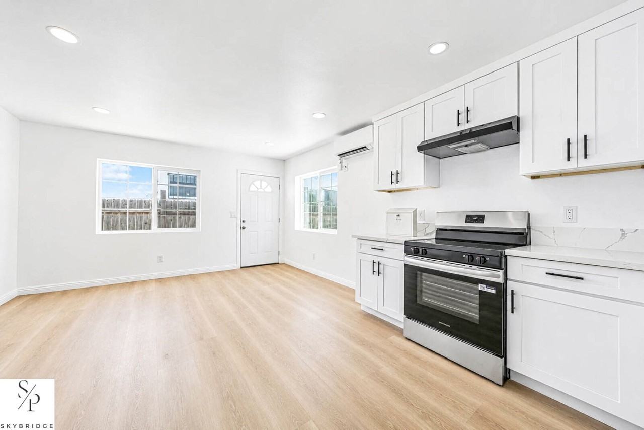 1428 W 59th St - Photo 7 of 20