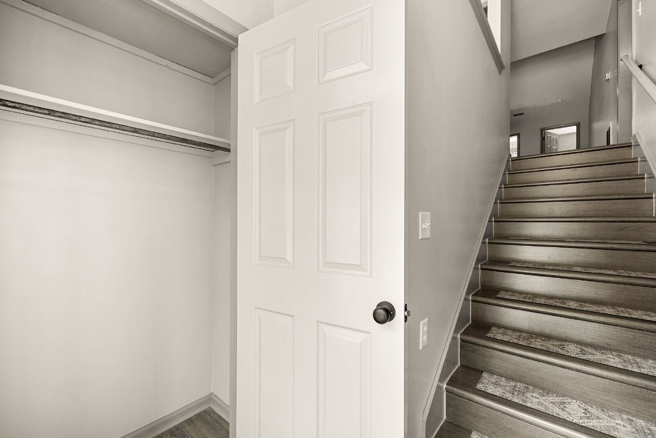 1551 Hunt Club Ct - Photo 3 of 23