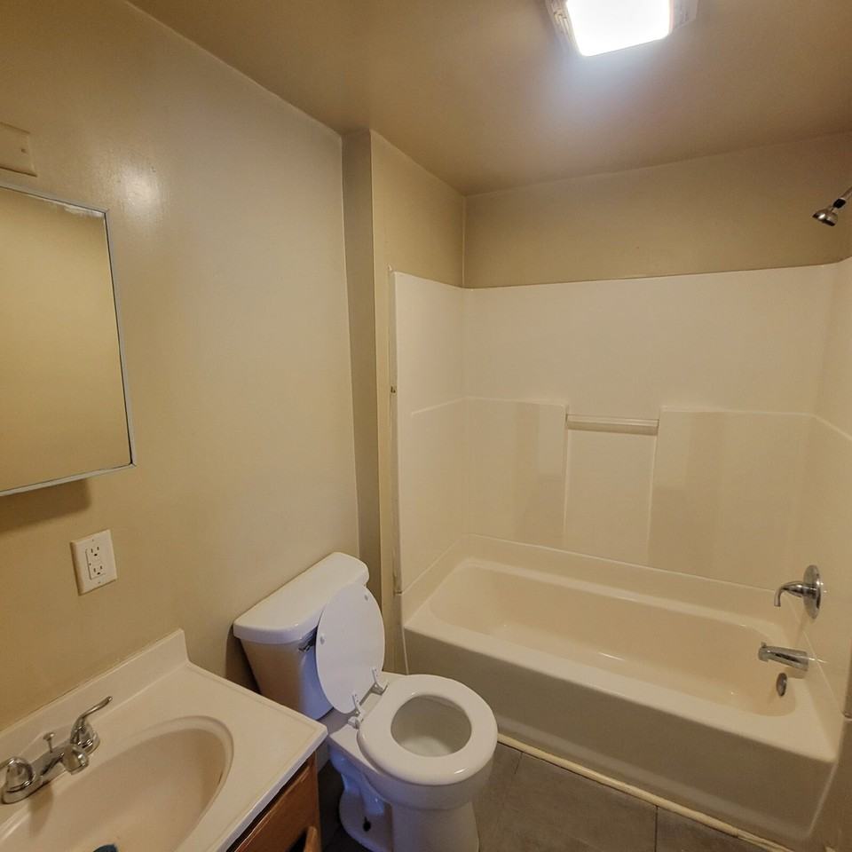 1602 S Butler Ave - Photo 3 of 7
