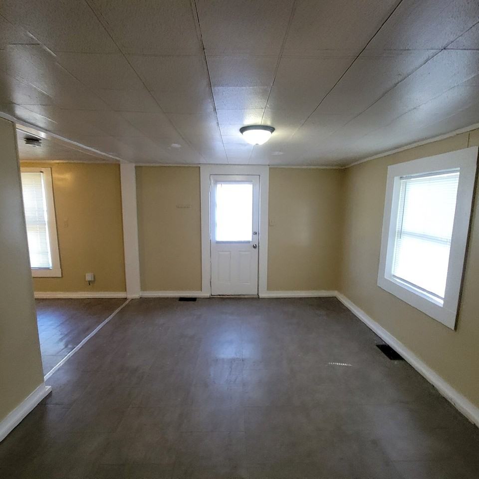 1602 S Butler Ave - Photo 5 of 7