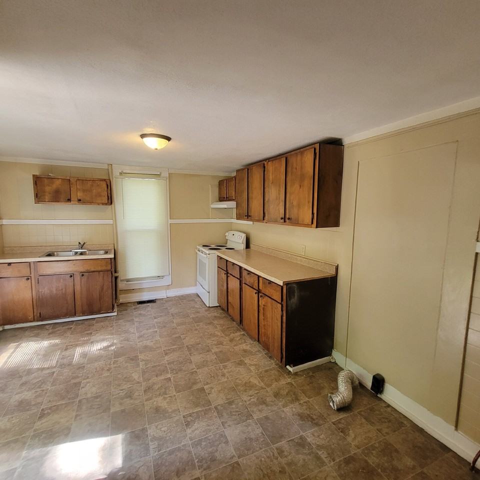 1602 S Butler Ave - Photo 7 of 7