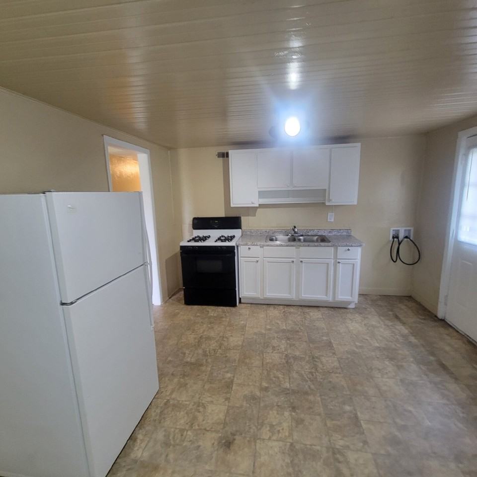 1232 Cameron St - Photo 6 of 7
