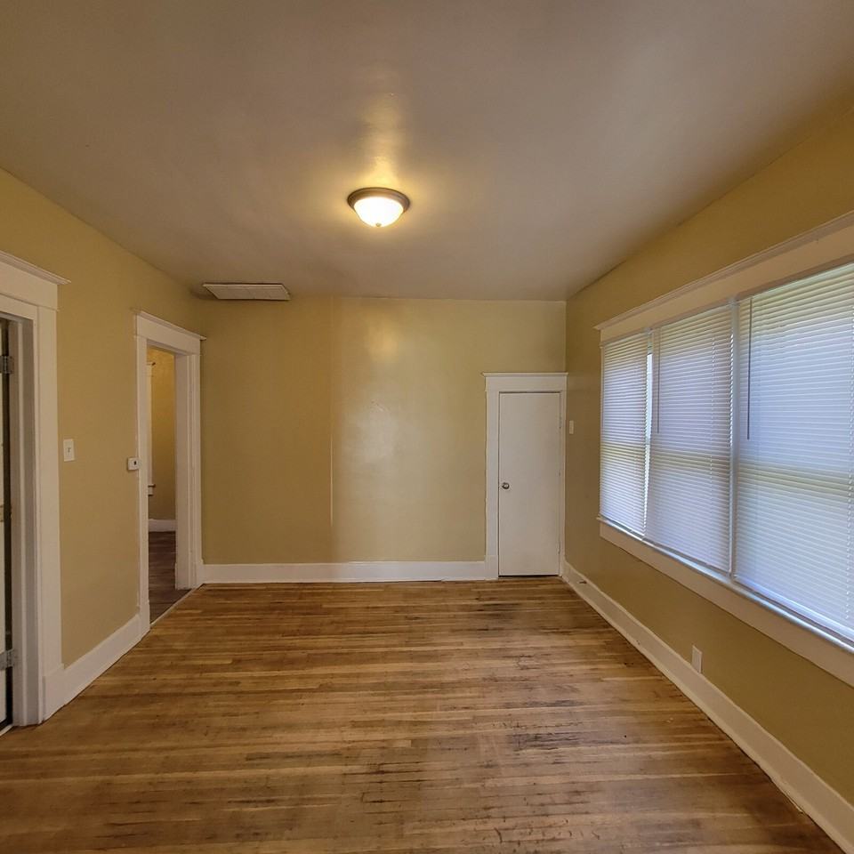 1231 Shepard St - Photo 2 of 7