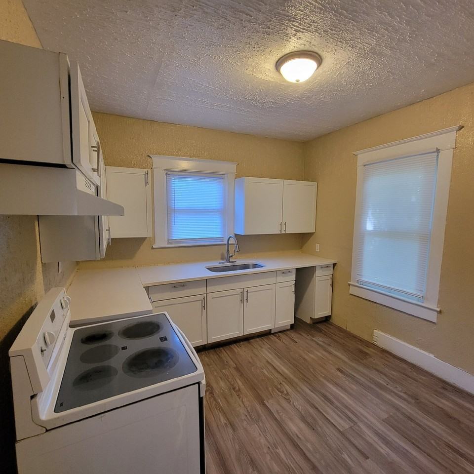 1231 Shepard St - Photo 4 of 7