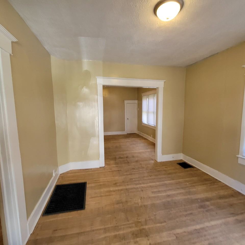 1231 Shepard St - Photo 5 of 7
