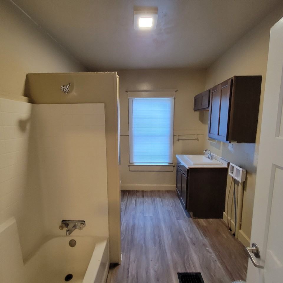 1231 Shepard St - Photo 6 of 7