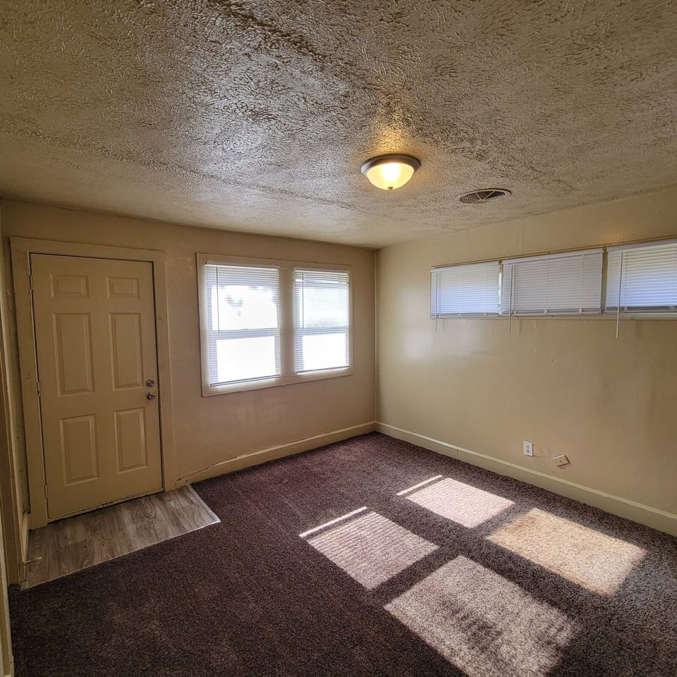 1231 Shepard St - Photo 7 of 7