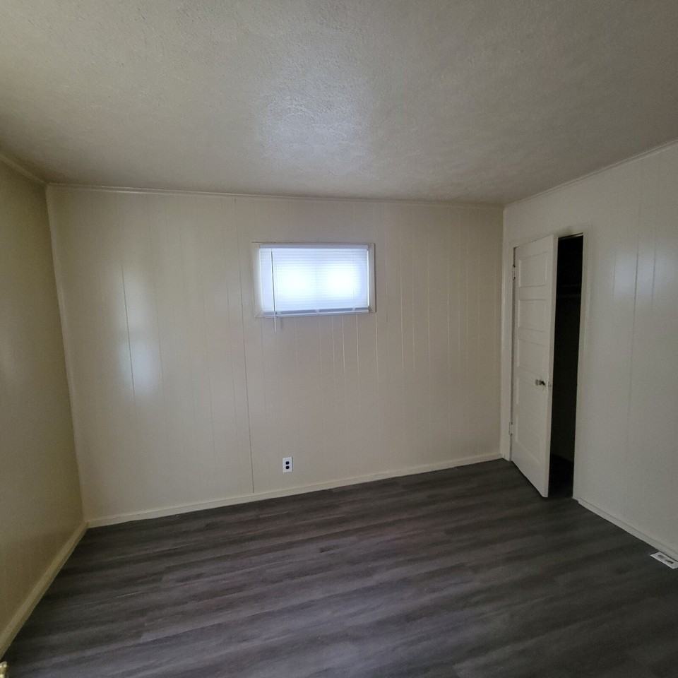 1613 Lawton Ave - Photo 5 of 7