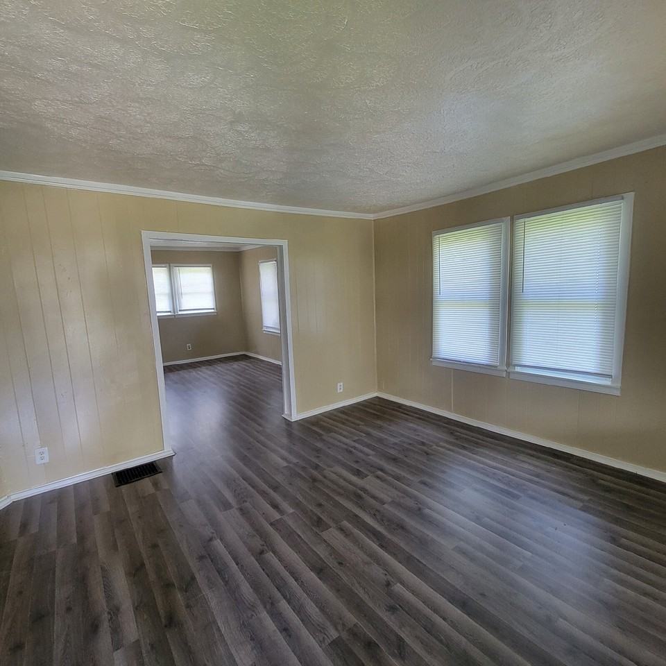 1613 Lawton Ave - Photo 7 of 7