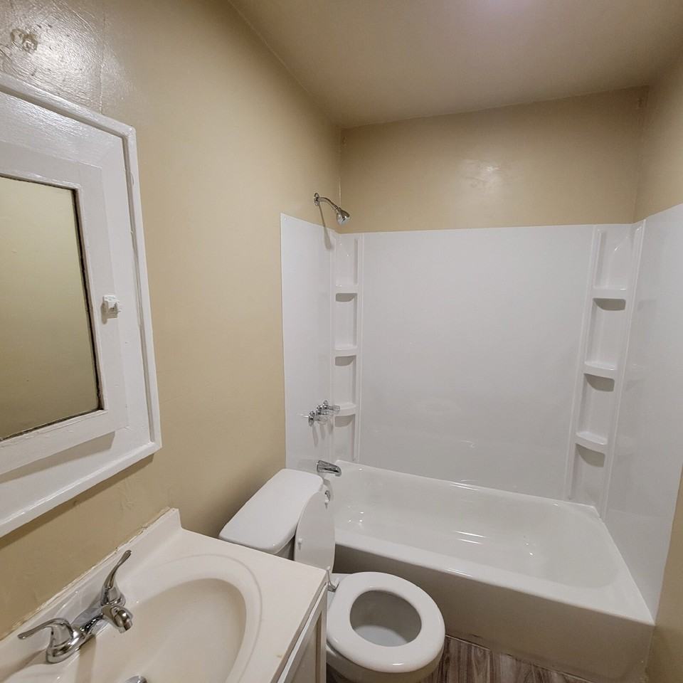 327 S Lockburn St - Photo 2 of 6