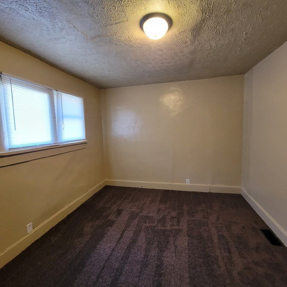 449 W 29th St - Photo 5 of 9