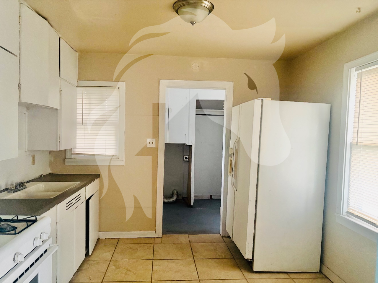 204 E Ponca St - Photo 3 of 7