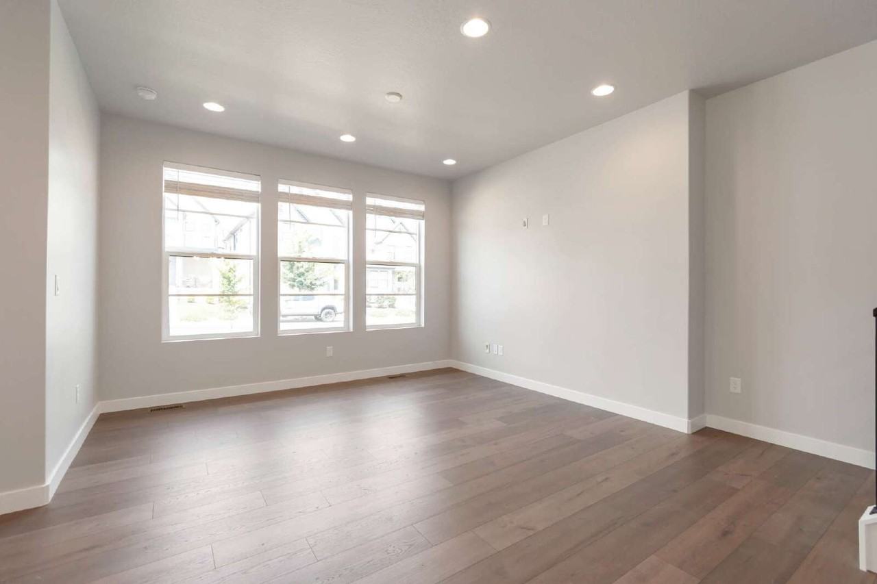 2316 N Sunmore Way - Photo 5 of 27