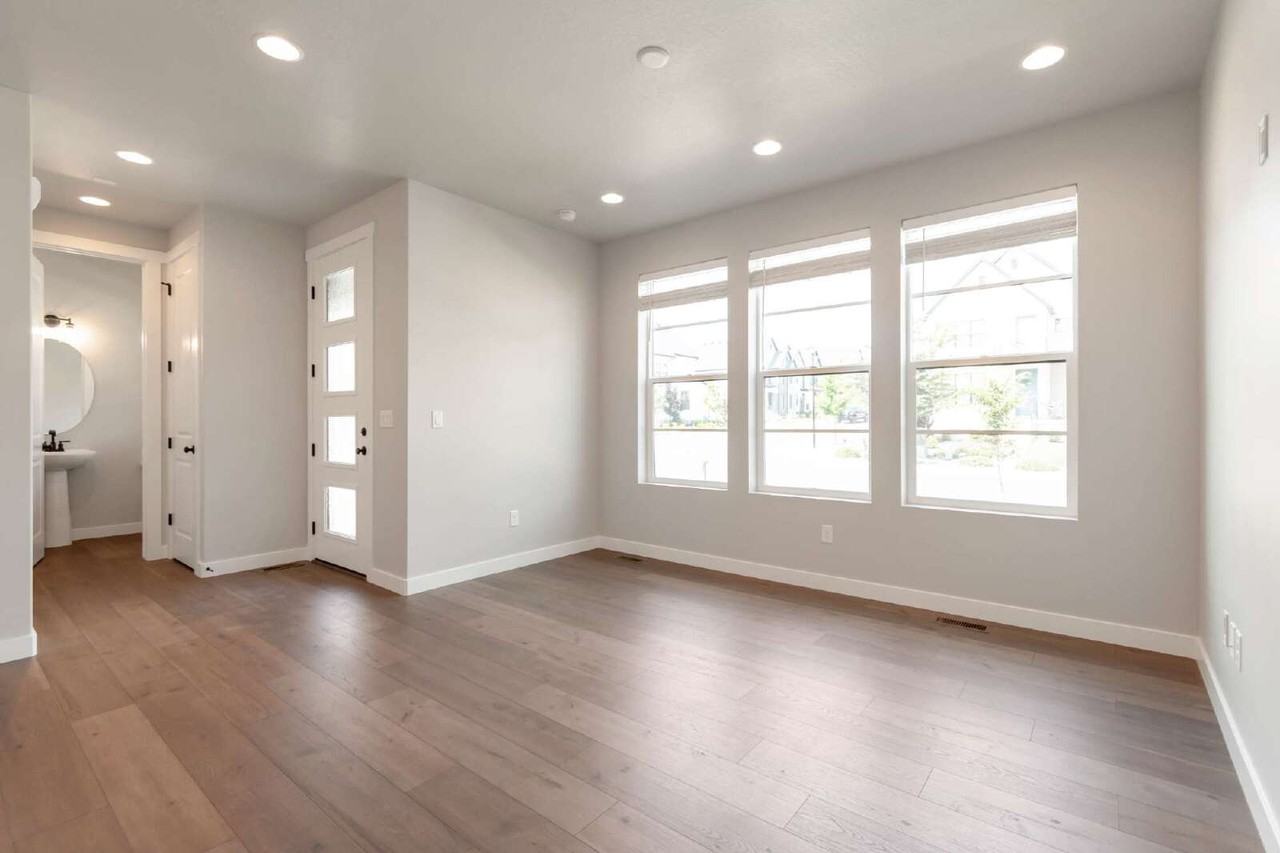 2316 N Sunmore Way - Photo 7 of 27