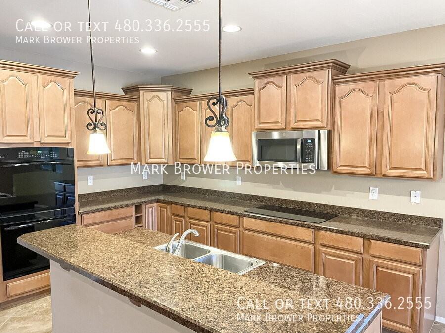 668 W Stanley Ave - Photo 7 of 24