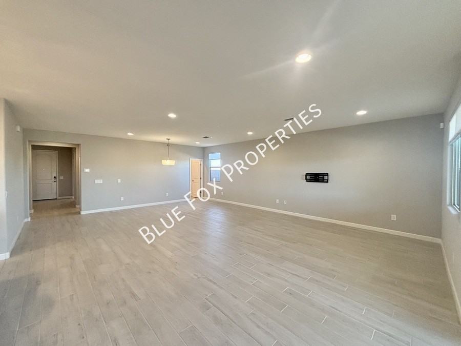 5536 W Lazy Farm Dr - Photo 3 of 25