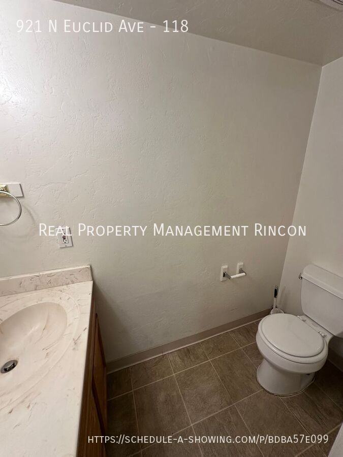 921 N Euclid Ave #118 - Photo 4 of 12