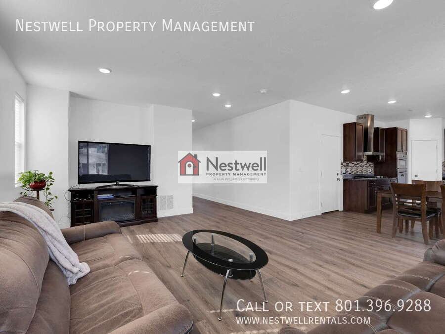 563 E Alma Mater Ave - Photo 4 of 27