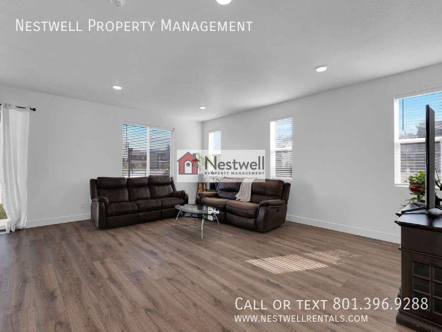 563 E Alma Mater Ave - Photo 5 of 27