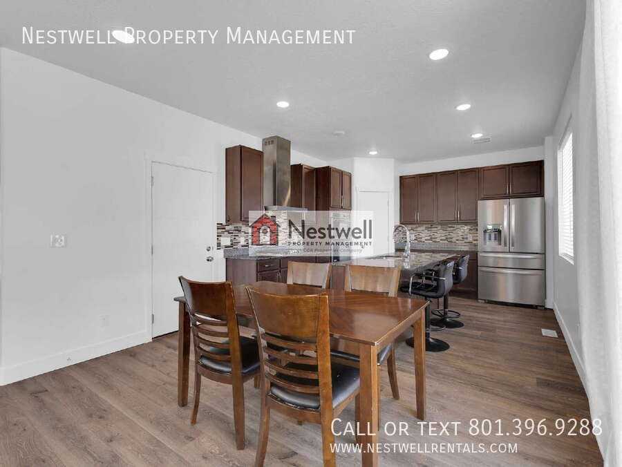 563 E Alma Mater Ave - Photo 6 of 27