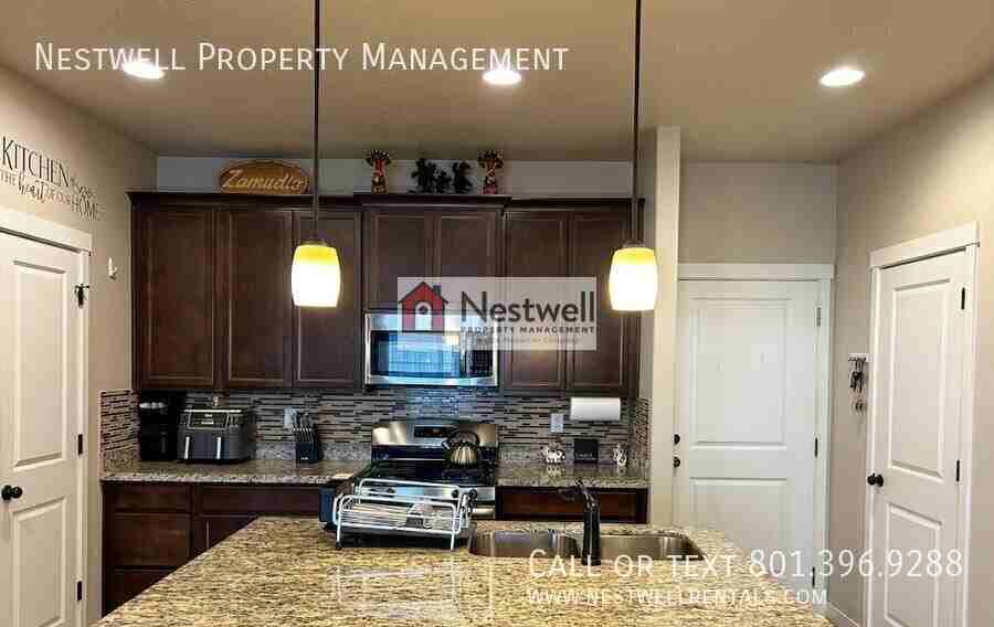 5696 W Red Ridge Ln - Photo 2 of 32